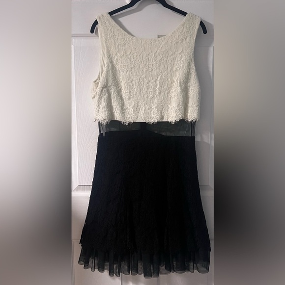 Betsey & Adam Illusion Embroidered and Tulle Cocktail Dress - Picture 1 of 7